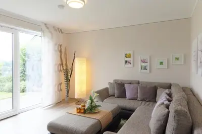 Ein Sitzbereich in der Unterkunft Ferienwohnung Welcome mit Seeblick