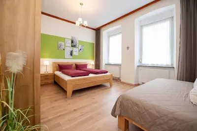 Ein Bett oder Betten in einem Zimmer der Unterkunft Ferienwohnungen am Matthiasturm