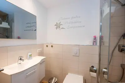 Ein Badezimmer in der Unterkunft Ferienwohnungen am Matthiasturm