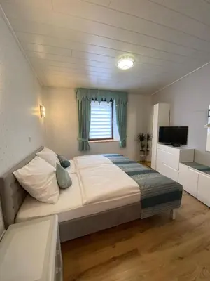 Ein Bett oder Betten in einem Zimmer der Unterkunft Ferienwohnung am Kirchberg