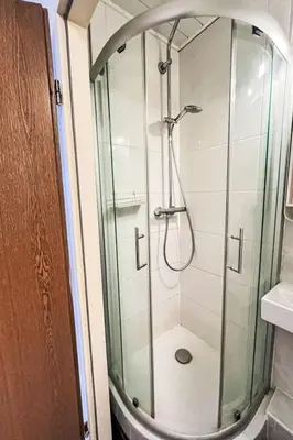 Ein Badezimmer in der Unterkunft Apartment Höhenblick - A1011 by Interhome