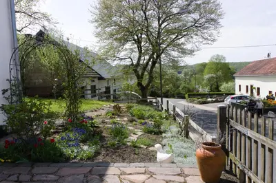 Ein Garten an der Unterkunft Ferienhaus Vulkaneifel Landhaus Loogh