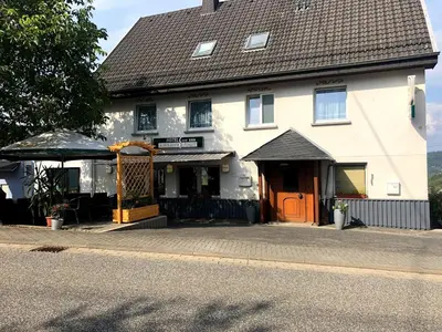 Das Gebäude in dem sich die Pension befindet