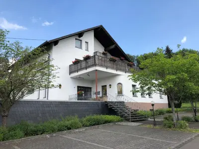 Das Gebäude in dem sich die Pension befindet