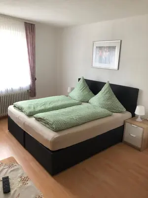 Ein Bett oder Betten in einem Zimmer der Unterkunft Gästehaus Ziemons