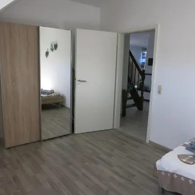 Ein Bett oder Betten in einem Zimmer der Unterkunft FewoSa Trier-Tarforst