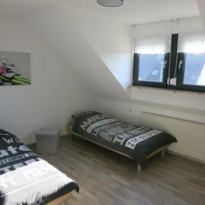 Ein Bett oder Betten in einem Zimmer der Unterkunft FewoSa Trier-Tarforst
