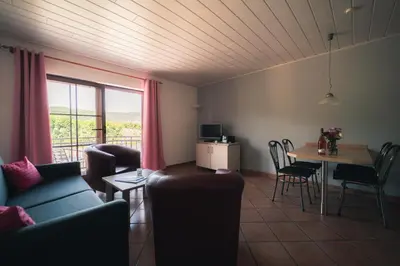 Ein Sitzbereich in der Unterkunft Urlaubsweingut Zecherhof