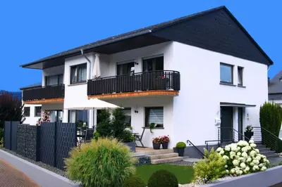 Das Gebäude in dem sich die Ferienwohnung befindet