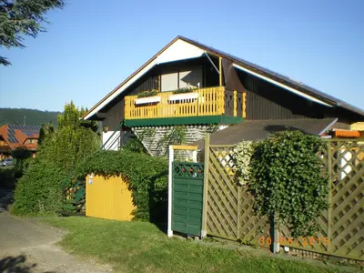Das Gebäude in dem sich die Ferienwohnung befindet