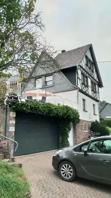 Das Gebäude in dem sich das Bed & Breakfast befindet