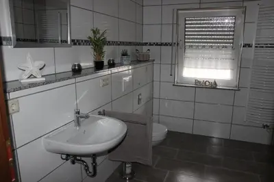 Ein Badezimmer in der Unterkunft fewogriebelschied
