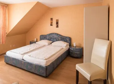 Ein Bett oder Betten in einem Zimmer der Unterkunft Gästezimmer Strauß