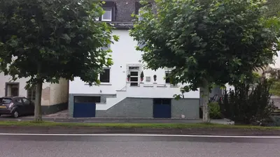 Das Gebäude in dem sich das Ferienhaus befindet