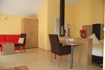 Ein Sitzbereich in der Unterkunft Waldhotel Albachmühle