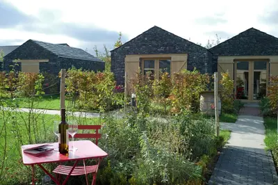 Ein Garten an der Unterkunft WeinKulturgut Longen-Schlöder