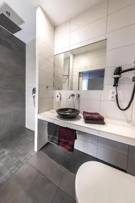 Ein Badezimmer in der Unterkunft Apartmenthaus Burgenheimat in Rhens bei Koblenz