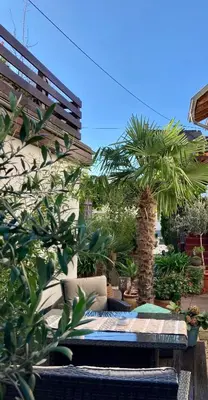 Ein Garten an der Unterkunft Gaestehaus Klaus