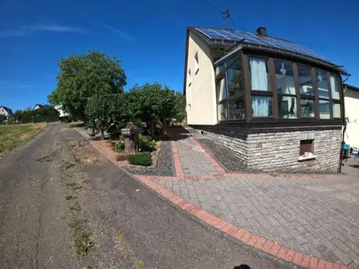 Das Gebäude in dem sich die Ferienwohnung befindet