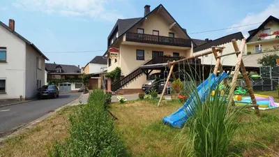 Ein Kinderspielbereich in der Unterkunft Ferienwohnung Gerhard Lenz