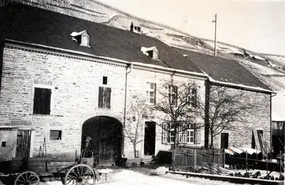Das Gebäude in dem sich das Ferienhaus befindet
