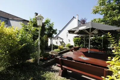 Ein Garten an der Unterkunft Hotel Rhein-Mosel-View