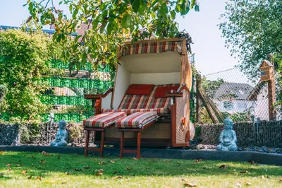 Ein Garten an der Unterkunft Ferienvilla Koblenz