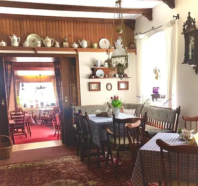 Ein Sitzbereich in der Unterkunft Alte Weinstuben Steinfelder Hof - B&B