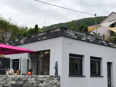 Das Gebäude in dem sich die Ferienwohnung befindet