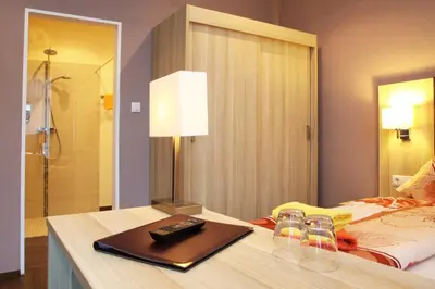 Ein Bett oder Betten in einem Zimmer der Unterkunft Hotel Rheinkönig