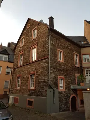 Das Gebäude in dem sich die Ferienwohnung befindet