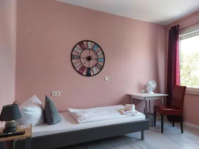 Ein Bett oder Betten in einem Zimmer der Unterkunft Ricks City Hotel