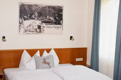 Ein Bett oder Betten in einem Zimmer der Unterkunft Gasthaus zum Goldenen Hirschen