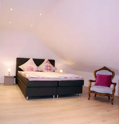 Ein Bett oder Betten in einem Zimmer der Unterkunft Im Corveyer Wäldchen