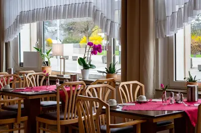 Ein Restaurant oder anderes Speiselokal in der Unterkunft Hotel zum Anker