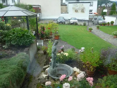 Ein Garten an der Unterkunft Pension Schneider