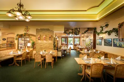 Ein Restaurant oder anderes Speiselokal in der Unterkunft Hotel Pistono