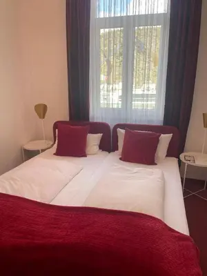 Ein Bett oder Betten in einem Zimmer der Unterkunft Hotel zum Goldenen Löwen