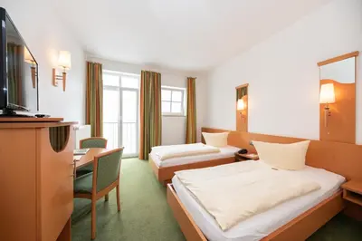 Ein Bett oder Betten in einem Zimmer der Unterkunft Hotel Bitburger Hof
