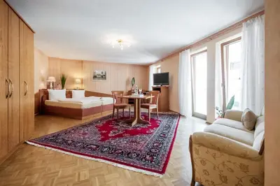Ein Bett oder Betten in einem Zimmer der Unterkunft Hotel Zum grünen Kranz