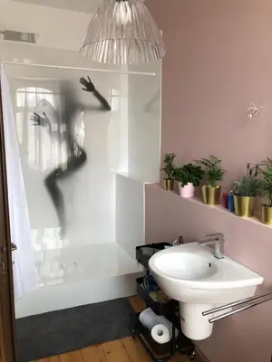 Ein Badezimmer in der Unterkunft back to school (rote Schule)