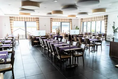 Ein Restaurant oder anderes Speiselokal in der Unterkunft Hotel Rieder