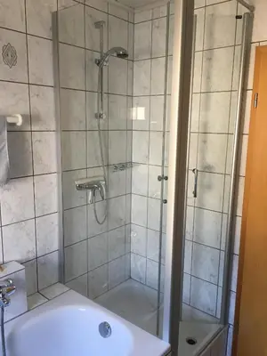 Ein Badezimmer in der Unterkunft Gästehaus Doll