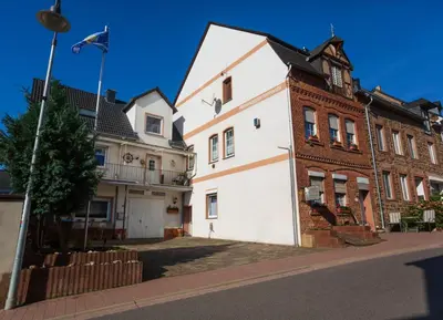Das Gebäude in dem sich die Ferienwohnung befindet