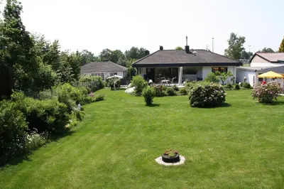 Ein Garten an der Unterkunft Ferienwohnung Inga