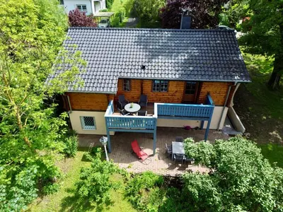 Das Gebäude in dem sich das Ferienhaus befindet