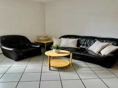 Ein Sitzbereich in der Unterkunft Modern apartment with 2 bathrooms in Lirstal