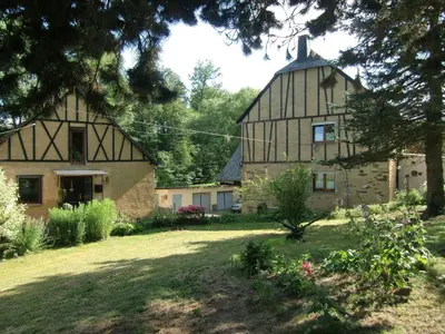 Ein Garten an der Unterkunft gemütliche Ferienwohnung in Kaifenheim