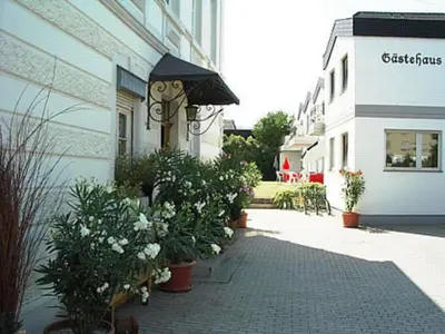 Das Gebäude in dem sich the country house befindet
