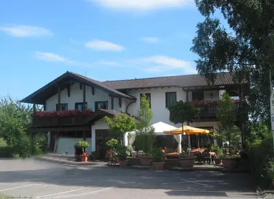 Das Gebäude in dem sich das Gasthaus befindet